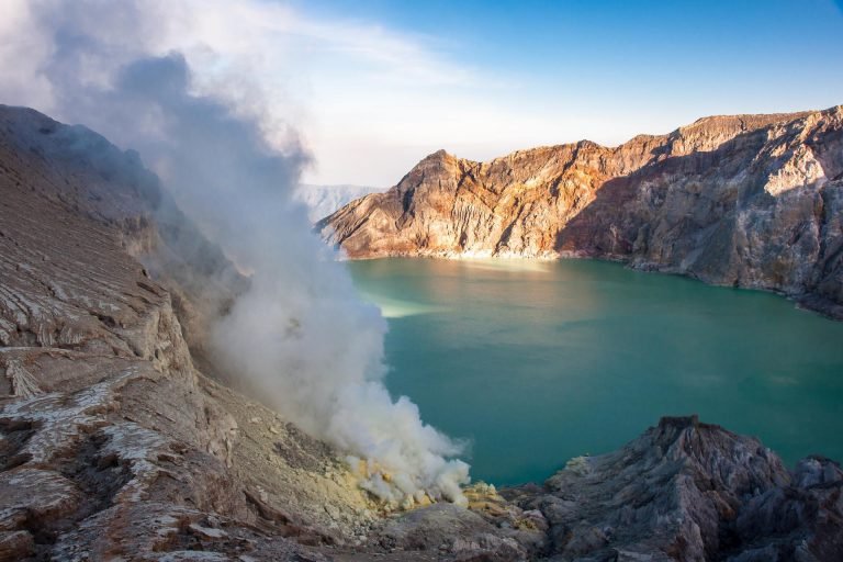 Kawah Ijen sunrise